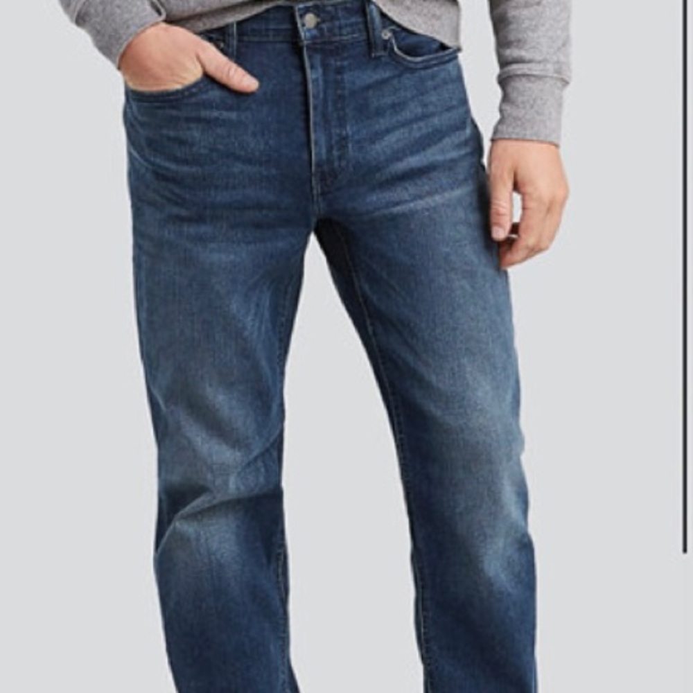 LEVIS. Jeans, five pockets. Fraying on‎ hem, and distressed W38/L34. Zipp…